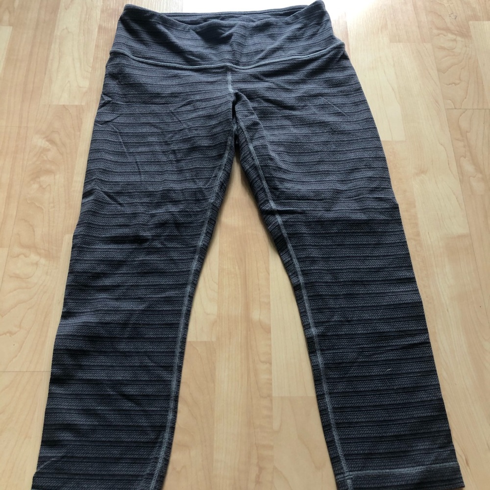 Lululemon cropped leggings - Picture 1 of 3